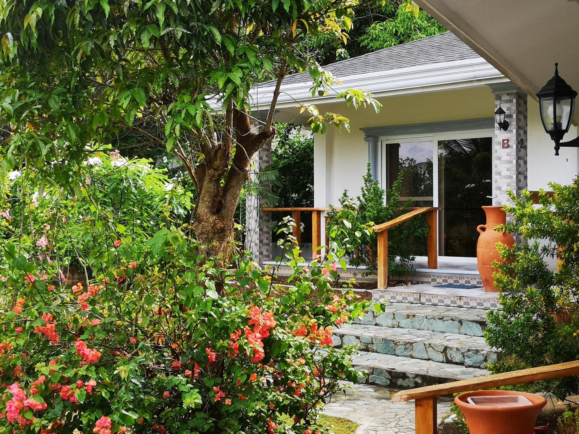 Garden Bungalows Resort Siquijor Exterior photo